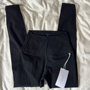 TAVI High Waisted 7/8 Leggings